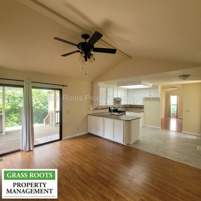 Photo - 616 Pelton Way