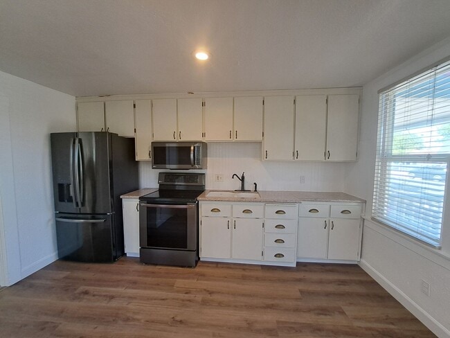 532 West St Unit 100