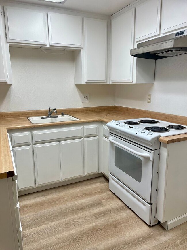 Photo - 7980-7982 Cavalli Way