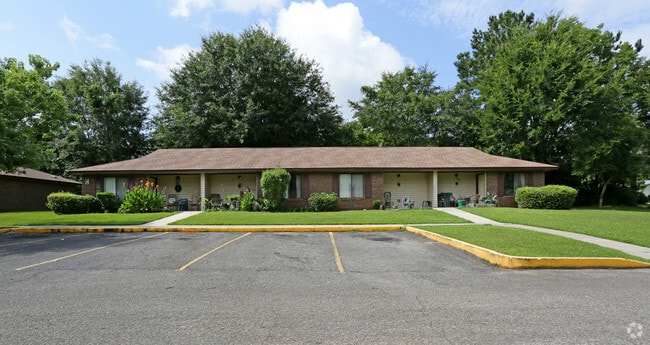 Photo - Dogwood Manor