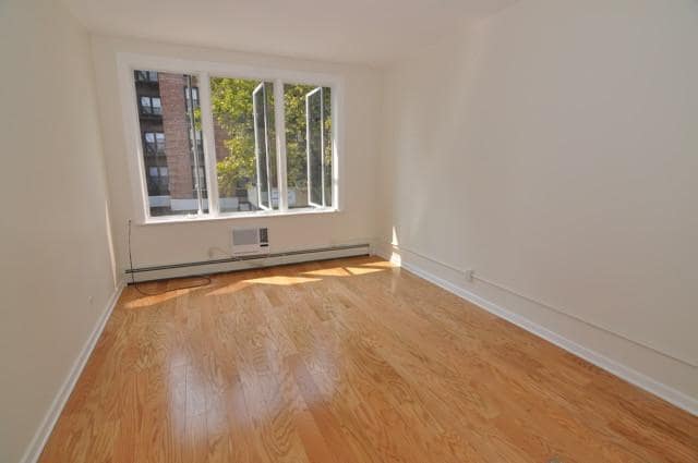 Building Photo - 2 bedroom in SUNNYSIDE NY 11104 Rental