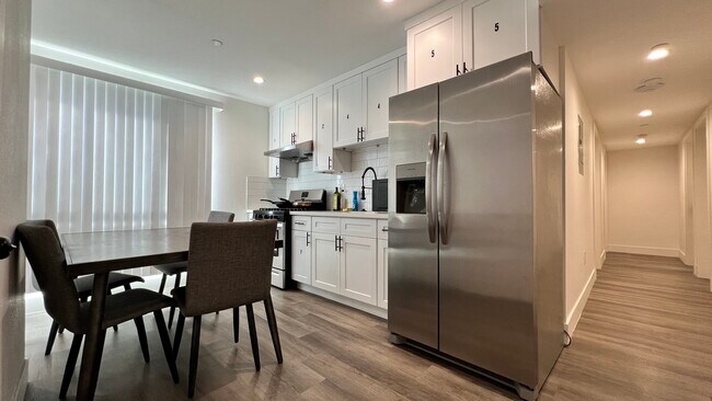 Photo - 1530 W 37th St -- Housing near USC/Ktown