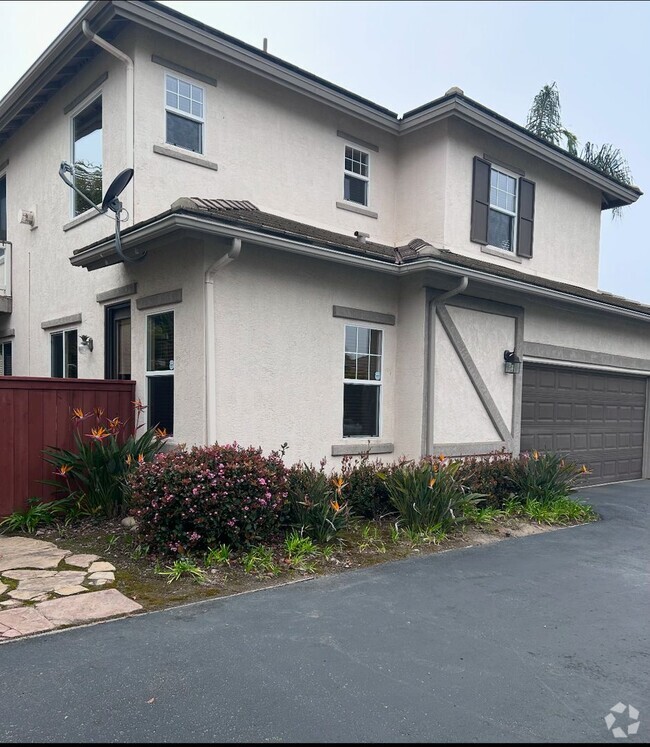 Building Photo - Cozy home two blocks from the beach