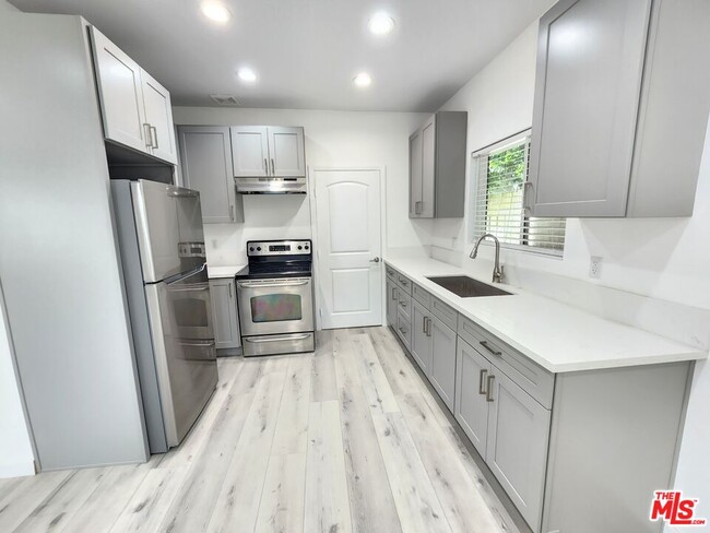 Photo - 11618 Balboa Blvd