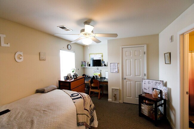 Photo - 100 Yellowstone Dr