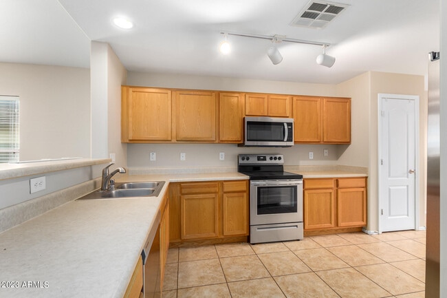 Photo - 946 S 166th Ave