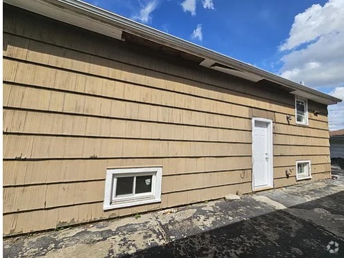 Building Photo - 2733 Indian Boundary Rd Rental