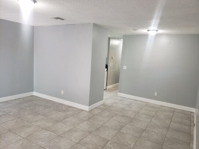 Photo - 9406 N Mulberry St Unit 2