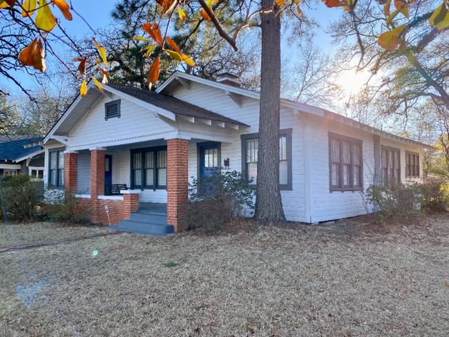 Photo - 1002 S First St House