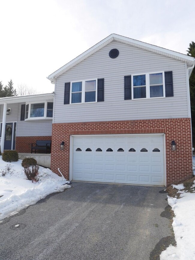 Photo - Beautiful 4-Bedroom Home with Finished Basement & Large Yard- Sykesville, MD
