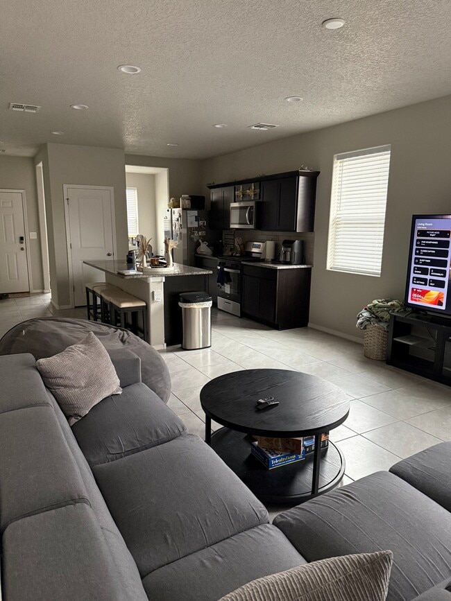 Photo - 1987 Tesoro Loop NW