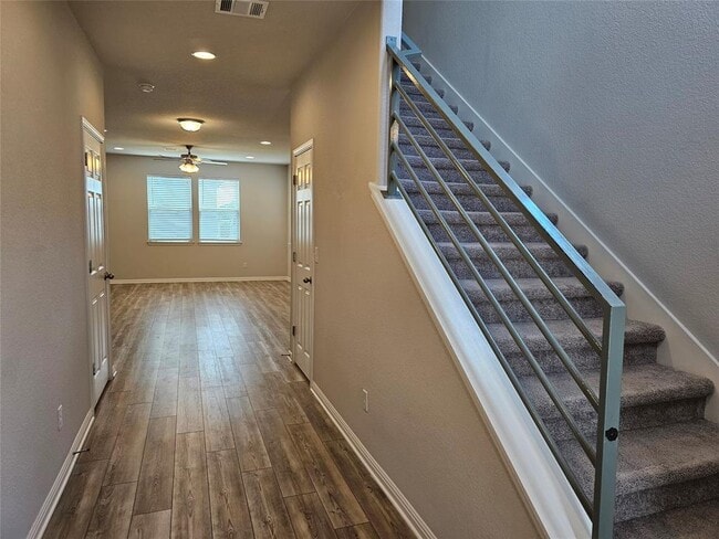 Photo - 128 Munk Ln
