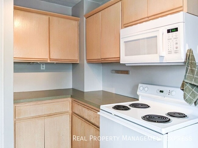 Photo - 3 Bed House w/ Fenced-In Yard