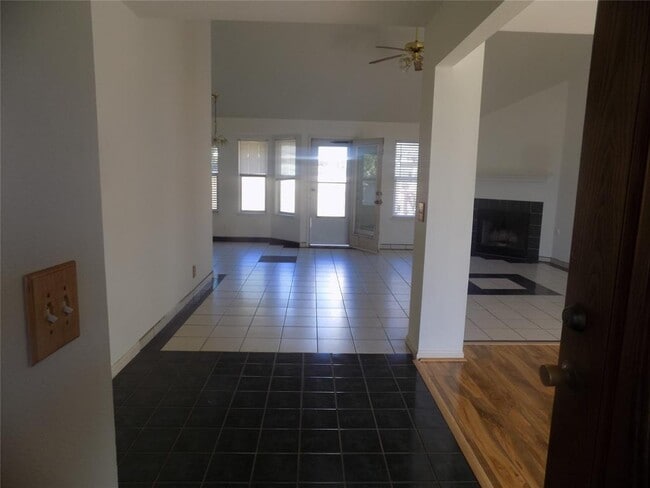 Photo - 209 Crystal Knoll Blvd