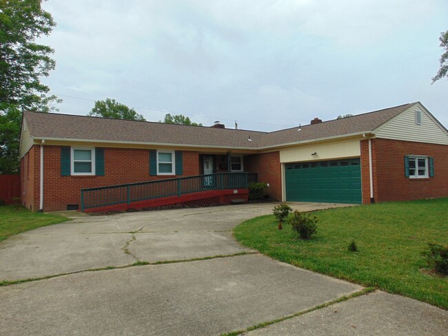 ALL BRICK RANCH WITH ATTACHED GARAGE - ALL BRICK RANCH WITH ATTACHED GARAGE House