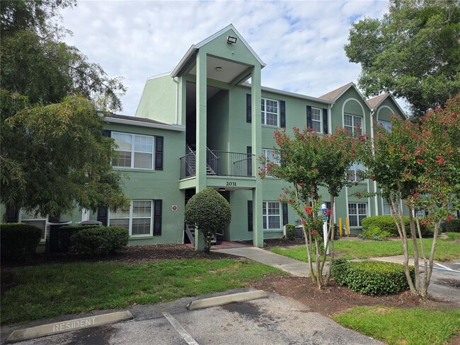 Building Photo - 2031 Dixie Belle Dr Unit 2031I