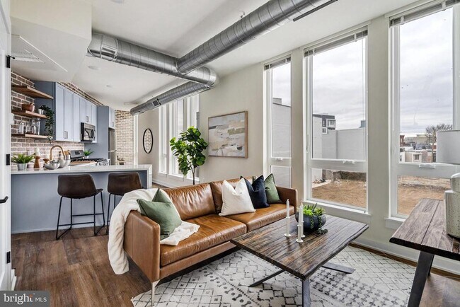 Building Photo - 2401 Frankford Ave Unit 3B Rental