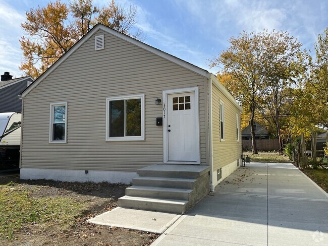 Building Photo - **COMPLETELY REMODELED 2-BEDROOM HOUSE IN ...
