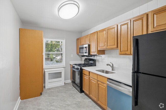 2BR, 1BA - 714SF - Kitchen