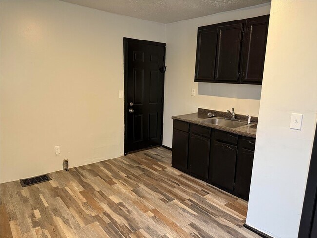 Photo - 710-712 Jay St