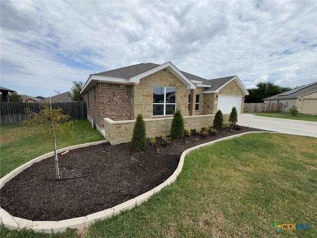 907 Holliday Dr