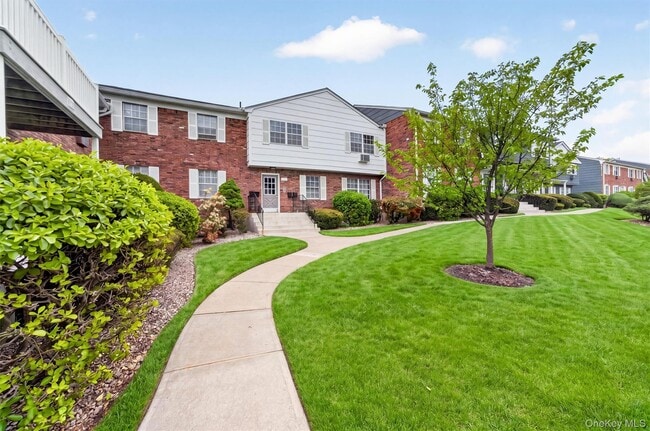 Photo - 31 Doxbury Ln