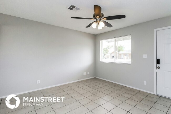 Photo - 774 E Carla Vista Dr