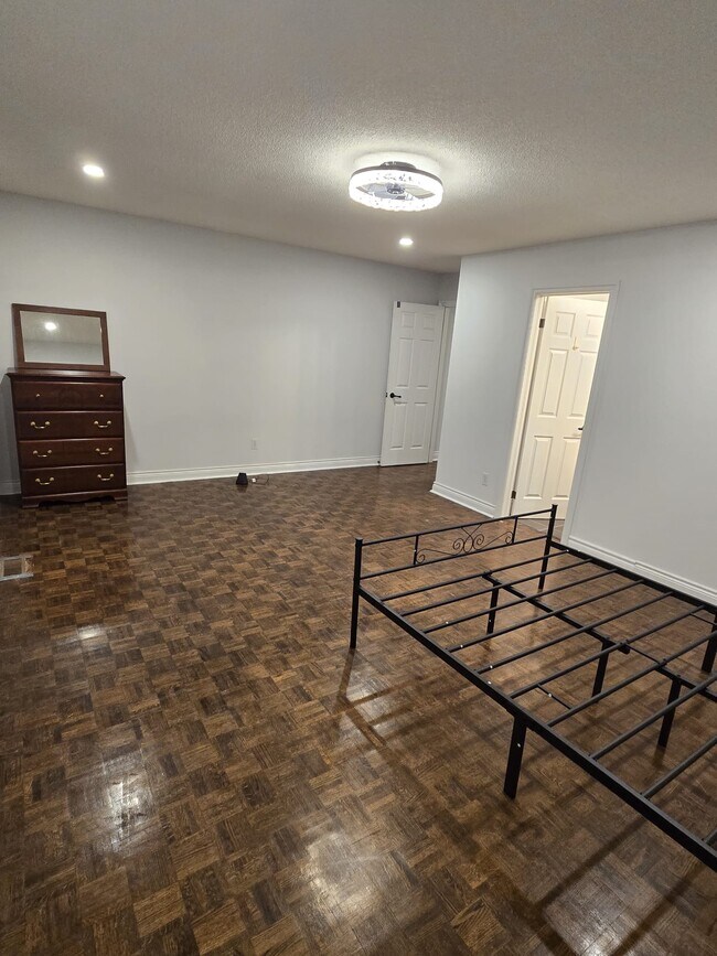 Photo - 42 Connaught Av