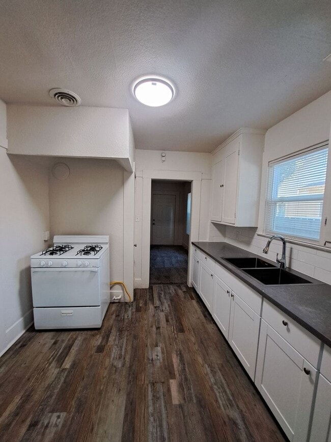 Photo - 956-958 N Farris Unit 958