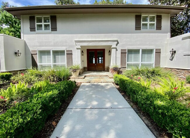 2380 W Bayshore Rd