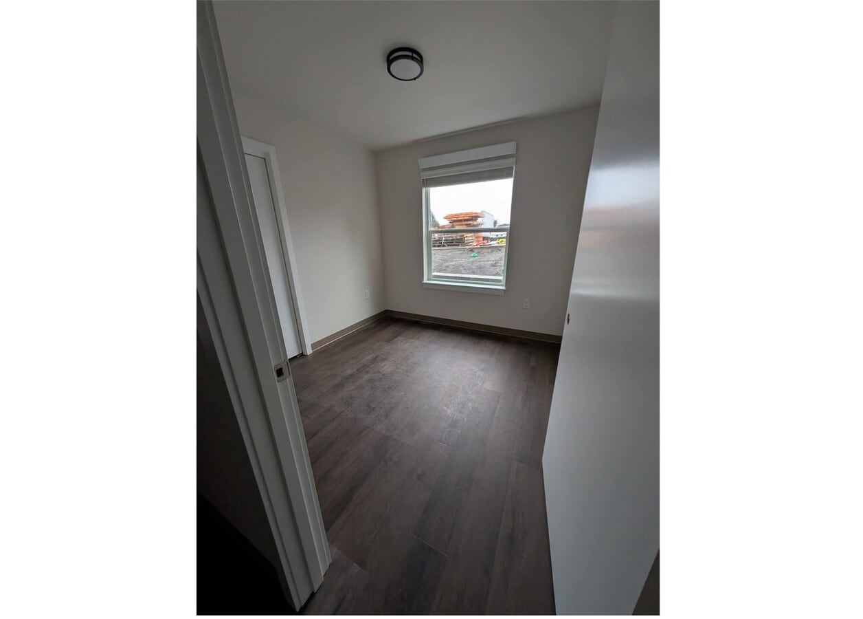 Photo - 900 N Oak Harbor St