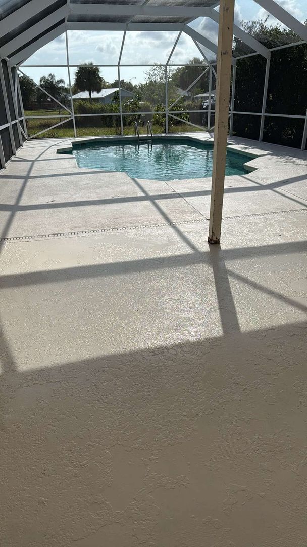 Building Photo - 3/2/1 POOL Home with Fenced Yard--Pool & Y...