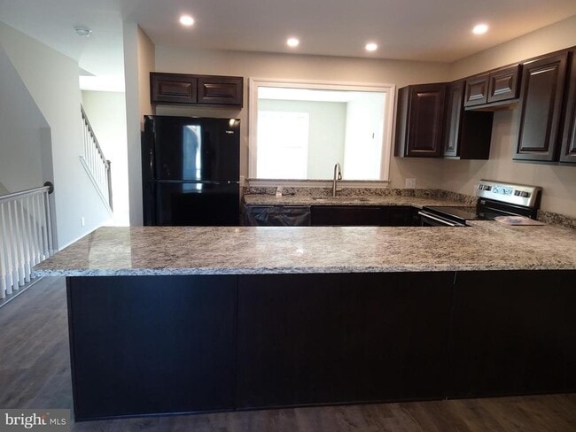 Photo - 208 W 9th St