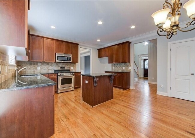 Photo - 4760 Bantry Way