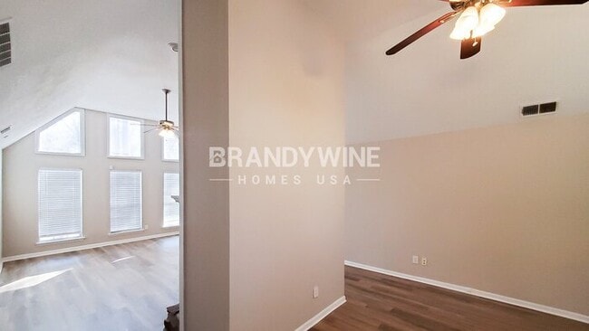 Photo - 125 Cowan Dr