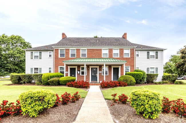 Building Photo - Sterling Oaks Apartments