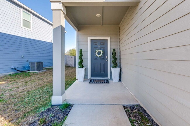 Photo - 5628 Pearl Mdw