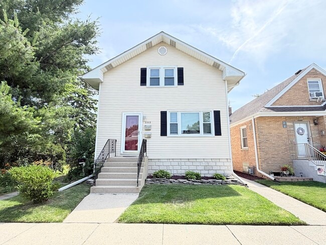 Building Photo - 2303 N 74th Ave Unit 1