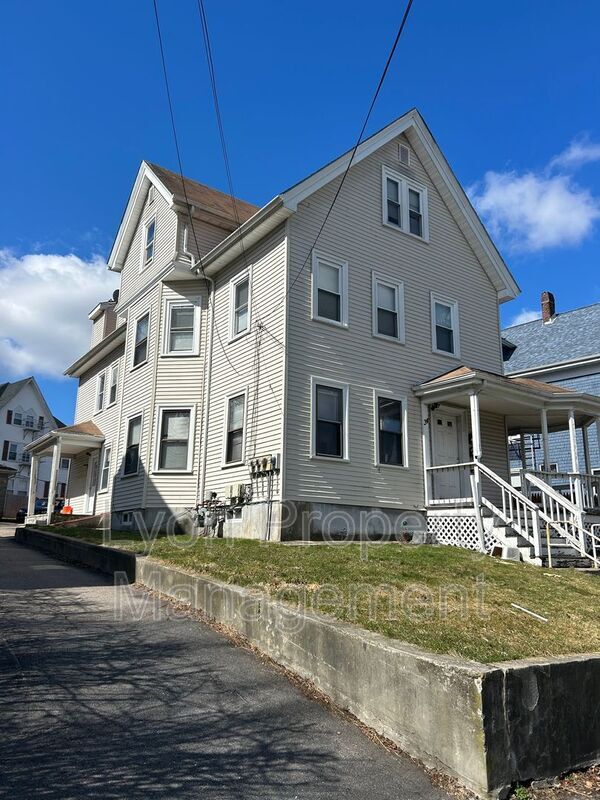 Building Photo - 34 Hodges Ave Unit 2