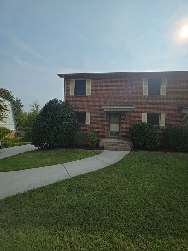 Building Photo - 83 Eastgate Cir Unit 83 Eastgate Circle  B