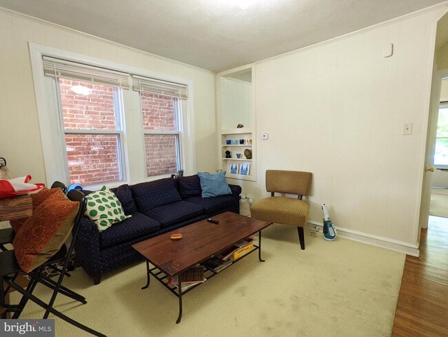 Photo - 728 W Railroad Ave