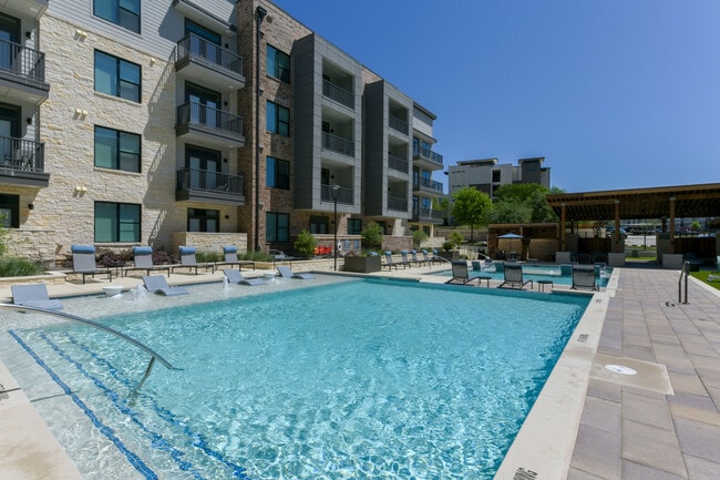 Building Photo - Lenox Grandview