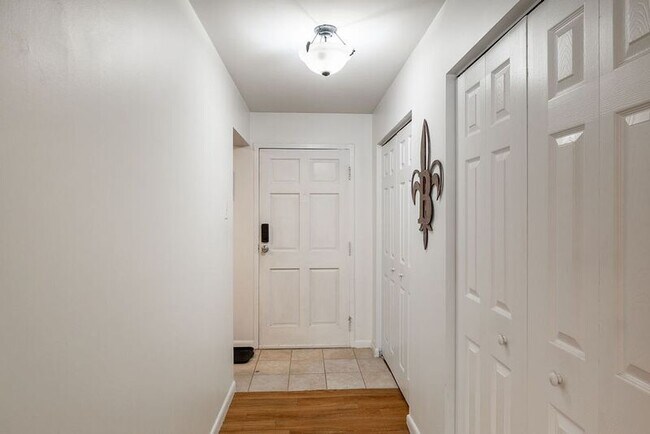 Photo - 250 Little St