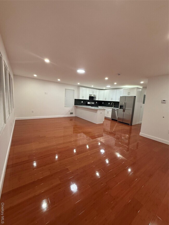 Photo - 107-13 220th St