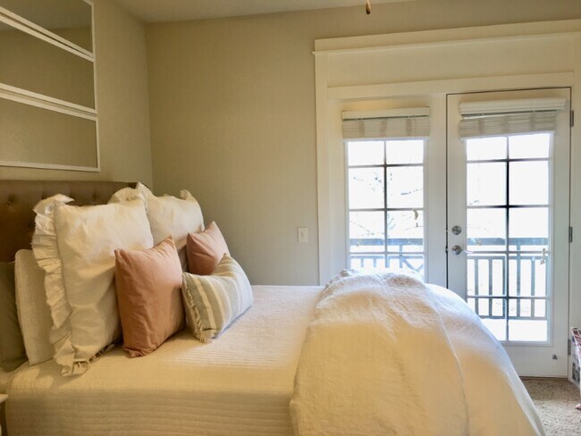 Photo - 705 W Douglas St Unidad 306