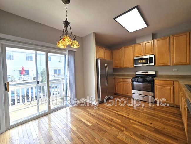 Photo - 652 S Rosehall Ln