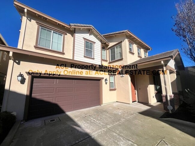 Building Photo - Spacious 5 Bedroom Brentwood Home With Solar Tesla Powerwall And Prime Walkable Location