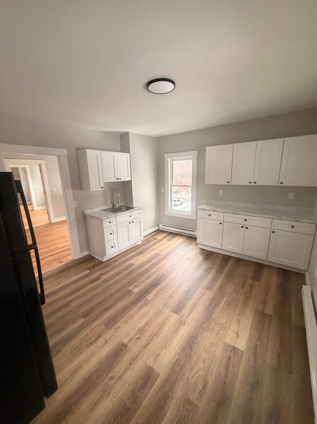 Building Photo - 23 Crown St Unit E