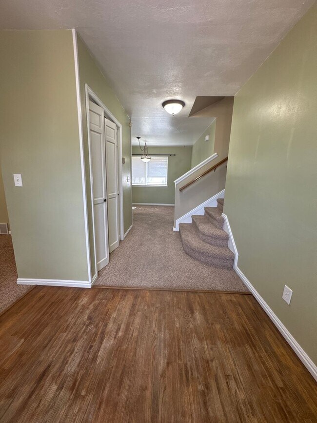 Photo - Big 6 Bedroom Single Family Home!!!
