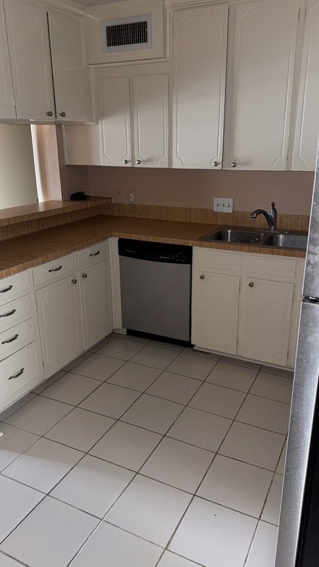 3402 Timmons Ln Unit 8